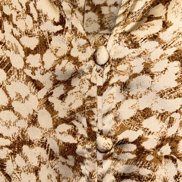 Rachel Zoe woman’s blouse. XL  Button front, collar, elastic wrists - Picture 5 of 6